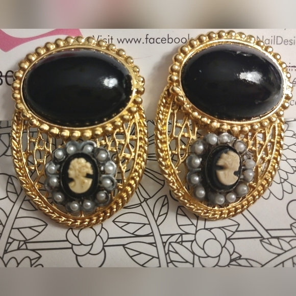 Vintage Clip-on Gold & Black Earrings - Picture 11 of 14